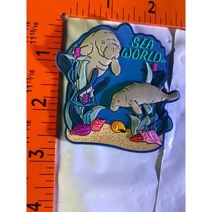 Vintage SeaWorld Shamu Orca Killer Whale Rubber Fridge Magnet Blue Souvenir
